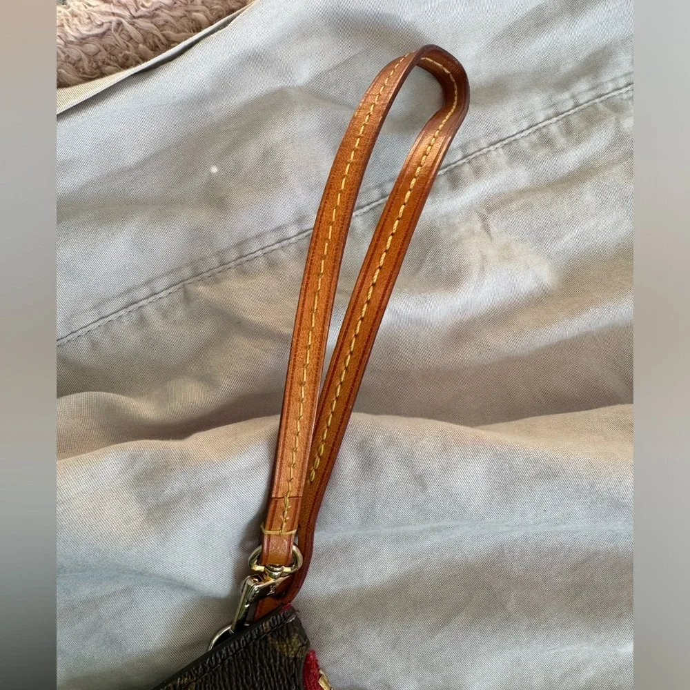 Louis Vuitton pouchett/ wristlet - Picture 3 of 9